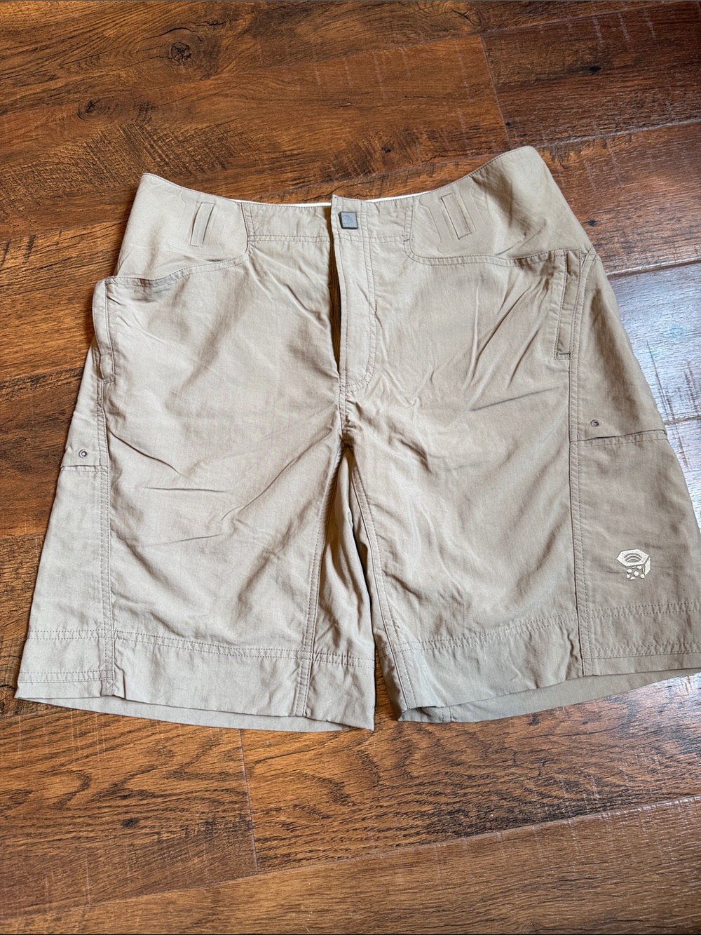 Men’s Mountain Hard Wear brand shorts in size M